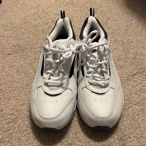 Easy Spirit women’s tennis shoes size 9.5